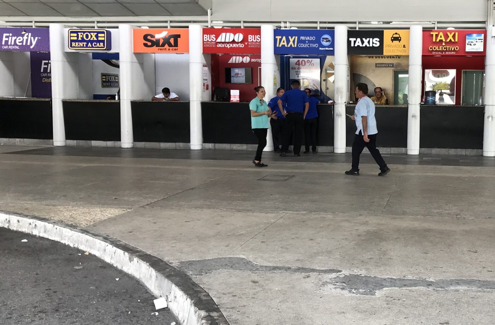 Negocios en el Aeropuerto de Cancún