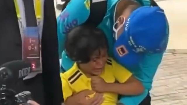 Neymar hace feliz a un niño colombiano