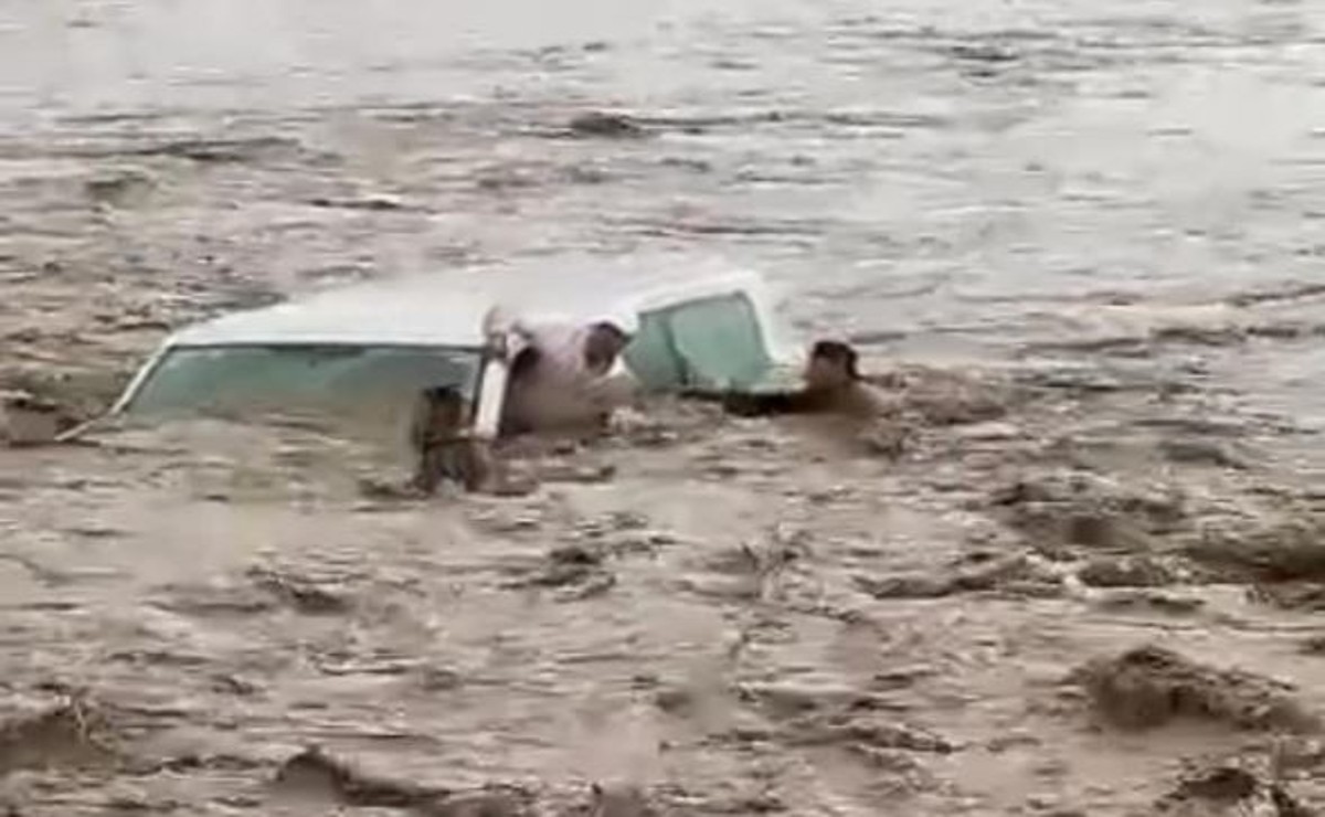 Se desborda río en Nayarit