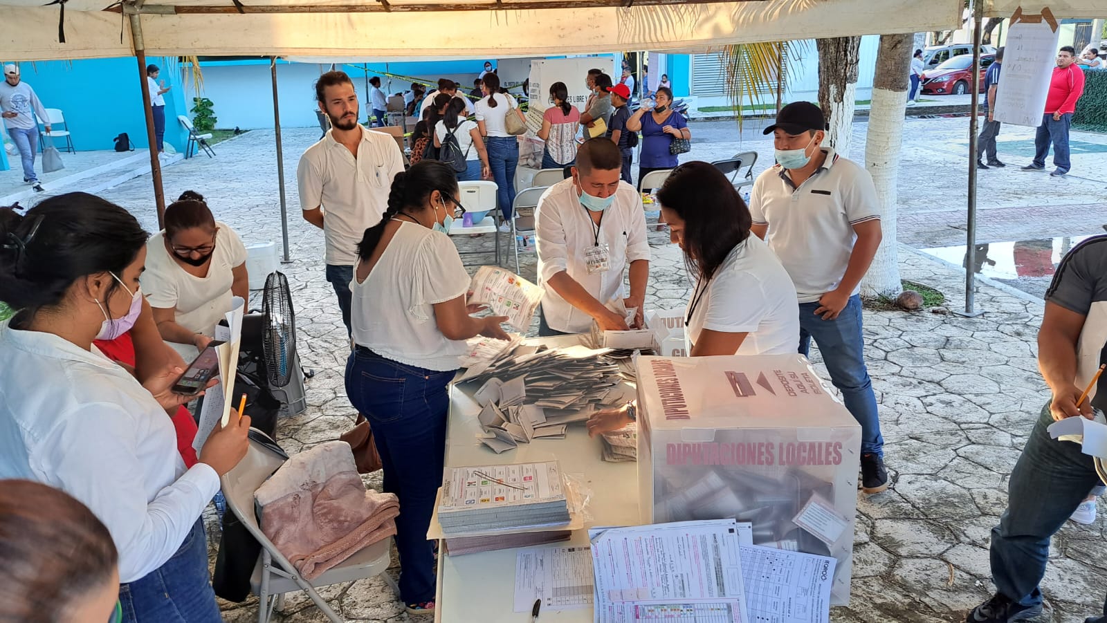 En punto de las 6 de la tarde, se llevó a cabo el cierre de las casillas para proceder con el conteo de votos en los once municipios de Quintana Roo.