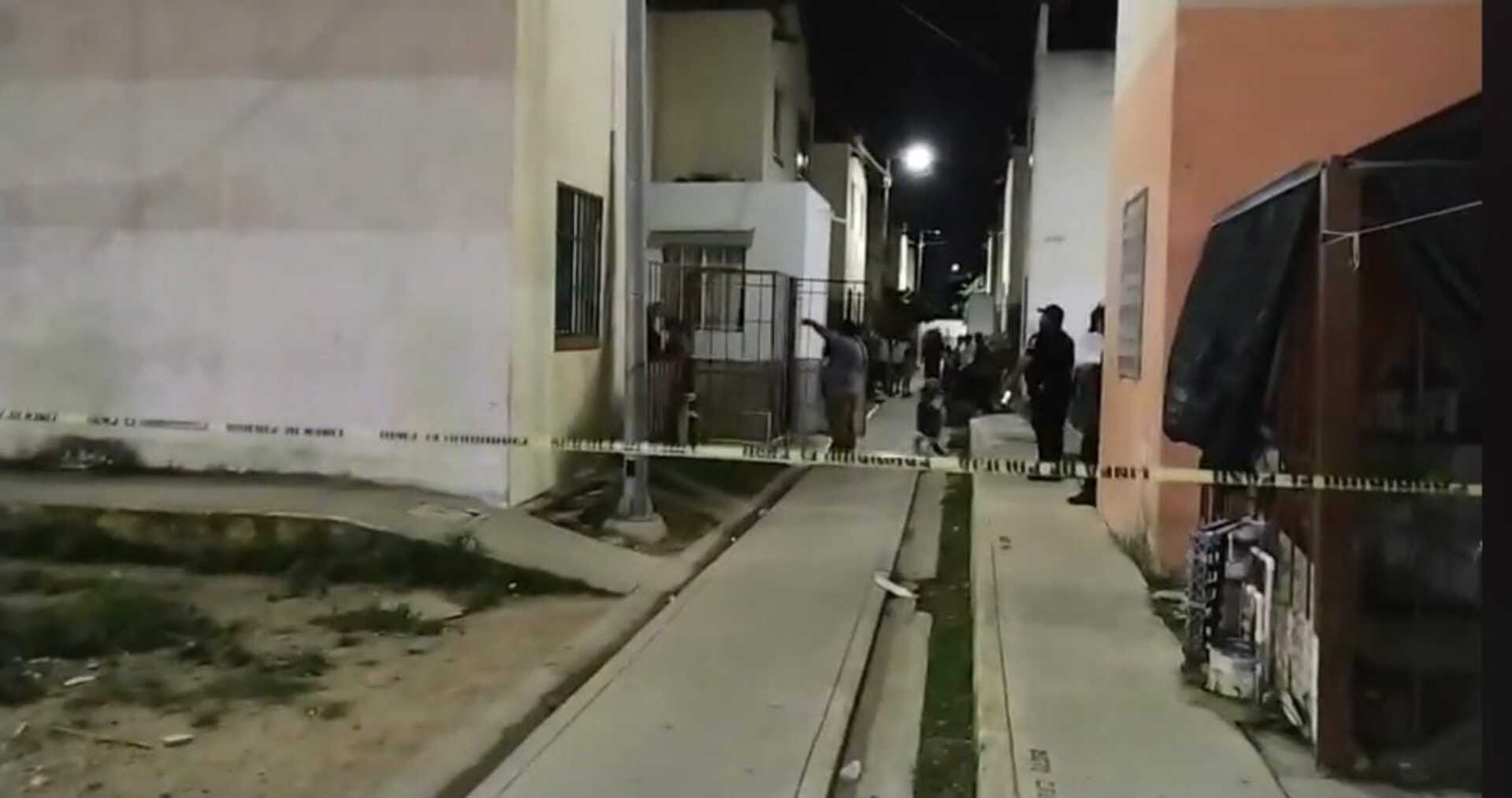 Balean fachada de vivienda en el fraccionamiento Villas Otoch Paraíso de  Cancún -