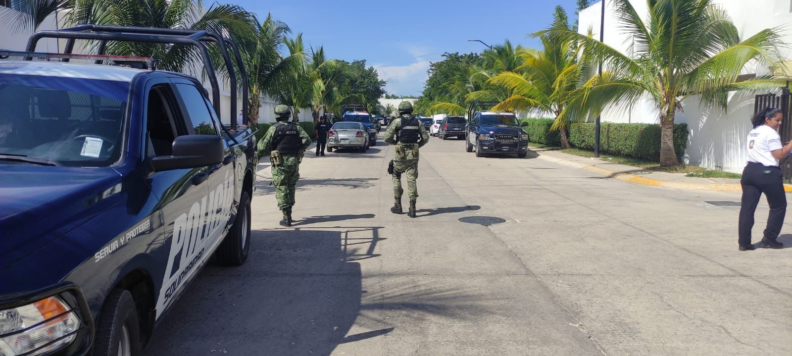 Detienen a presunto líder extorsionador, con otras 29 personas armadas, en Playa del Carmen