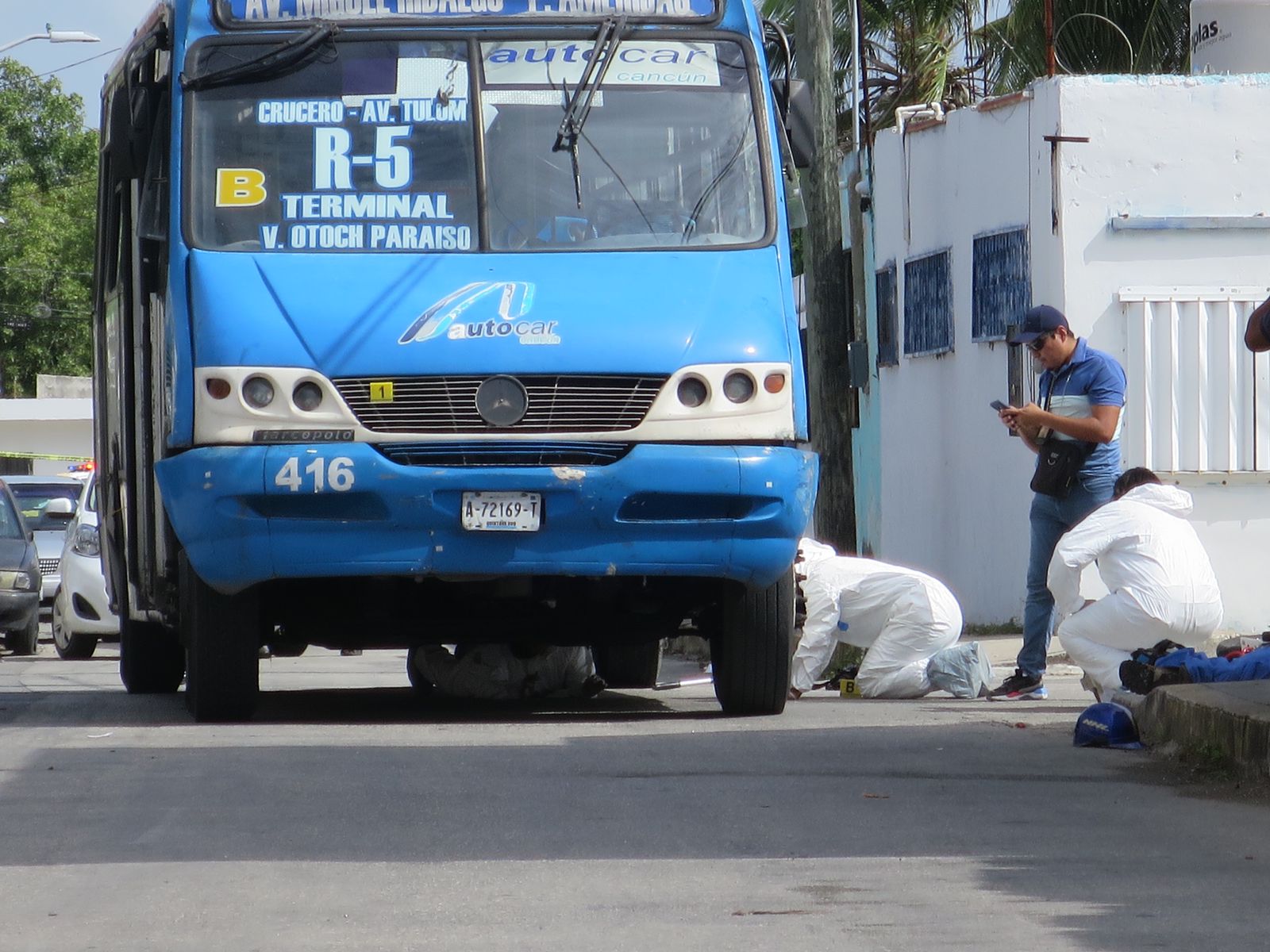 Muere motociclista arrollado por camión en Cancún