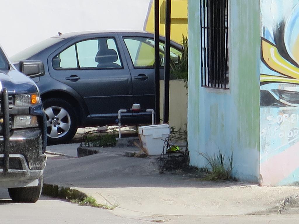 Abandonan hielera con restos humanos en Cancún