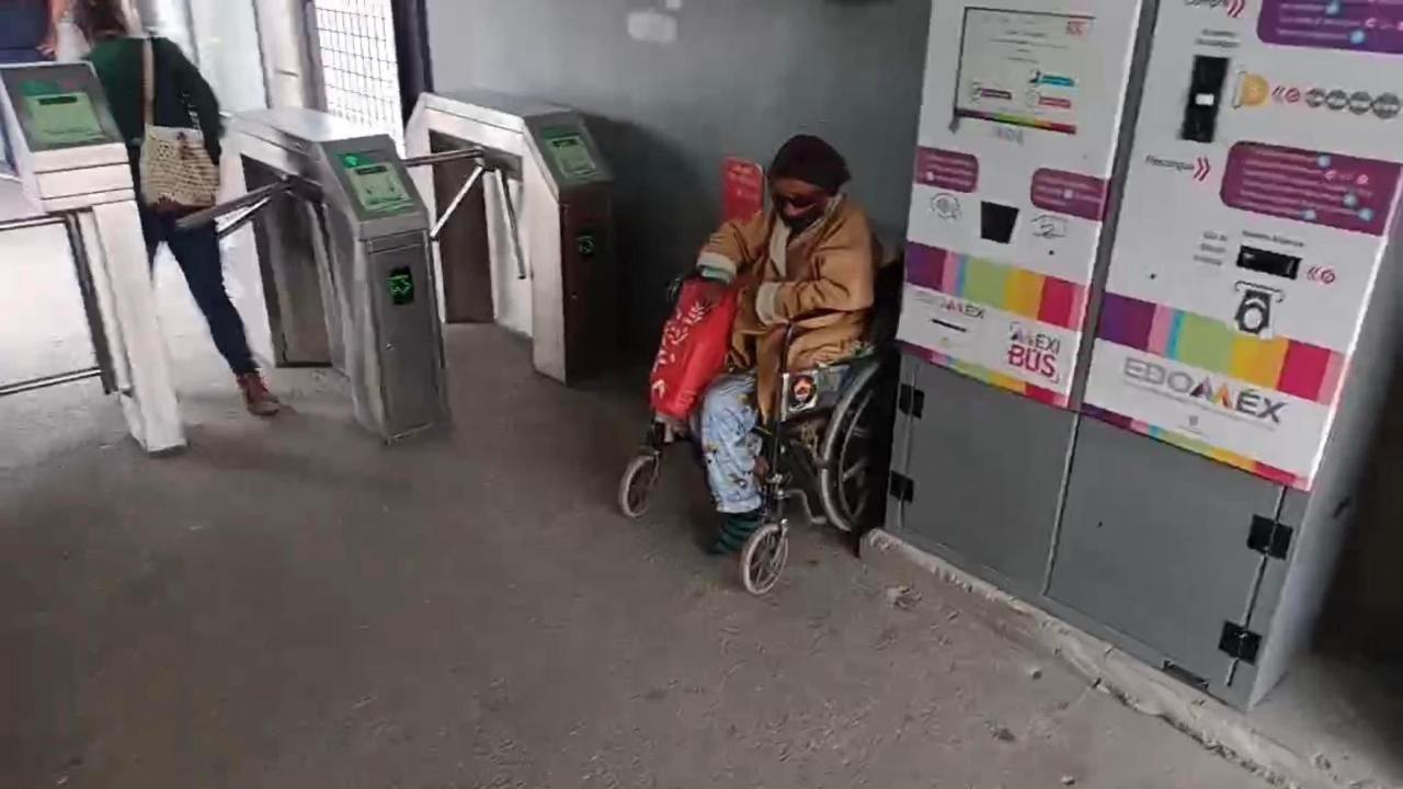 Abuelita de 78 años es abandonada en estación de Mexibús en el Estado de México