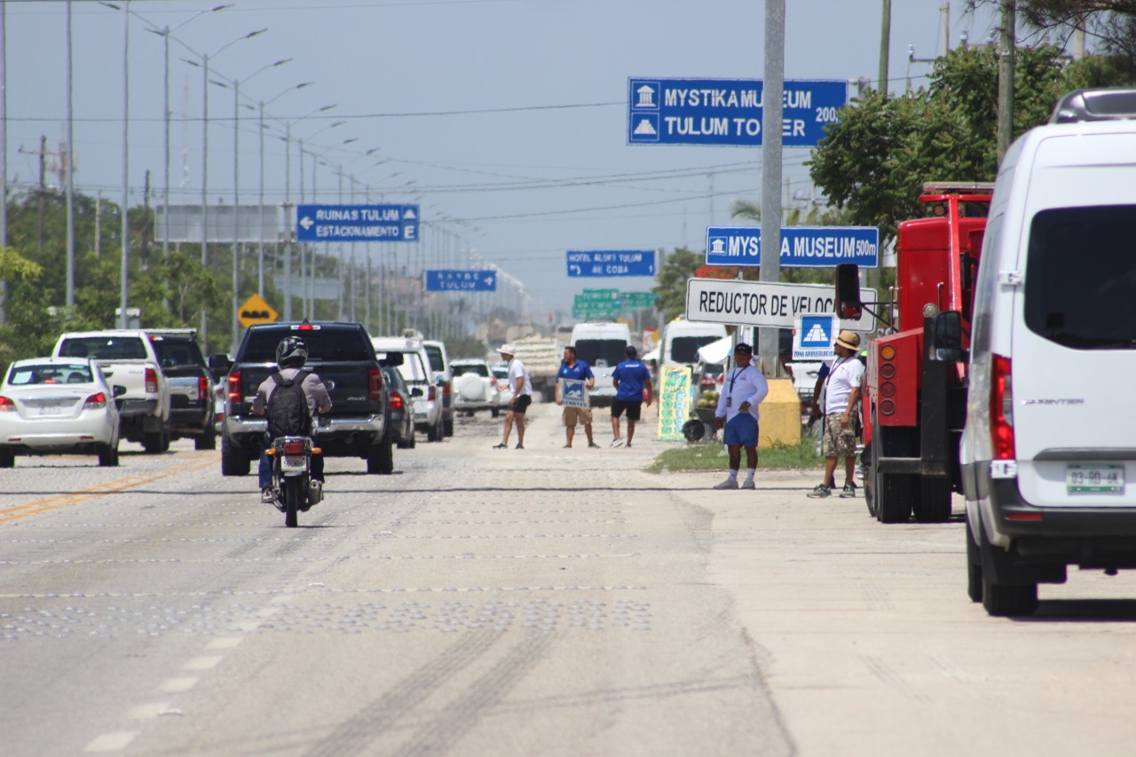 Crecen quejas contra 'jaladores' a tiendas de la Zona Arqueológica de Tulum