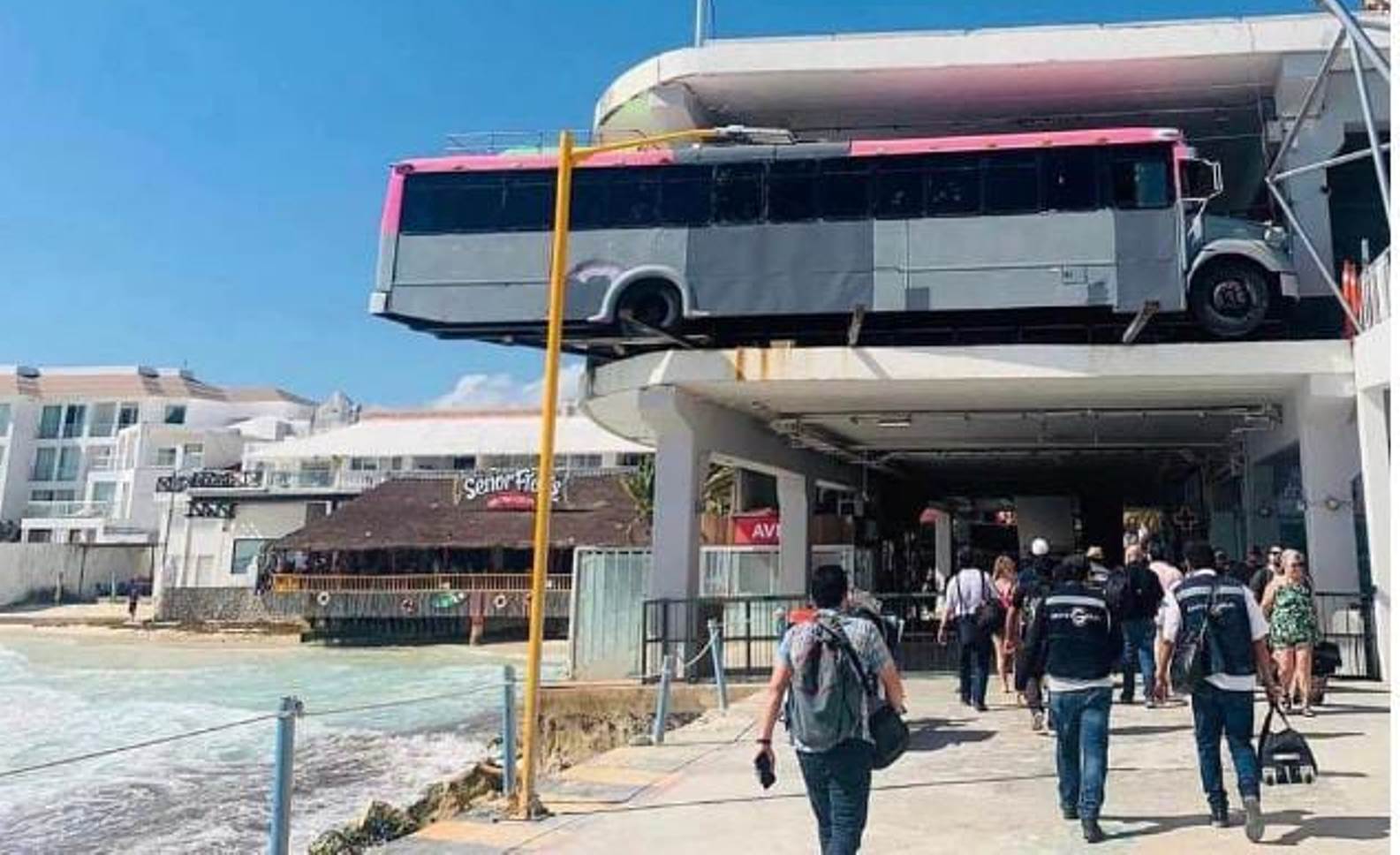 Quitarán autobús colocado en la terminal marítima