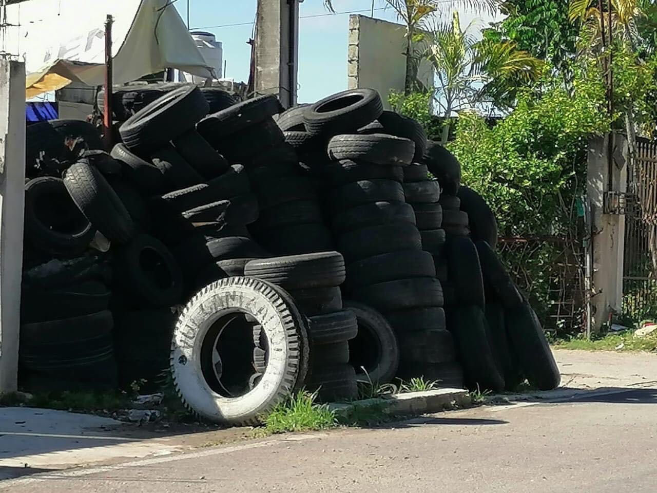 Crecen cementerios de llantas en Chetumal