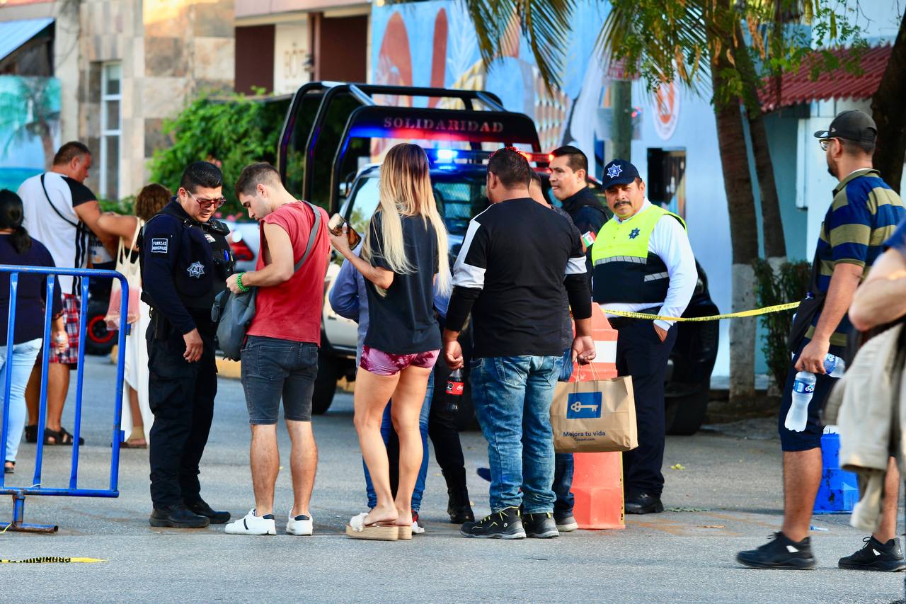 Policías revisan seguridad ciudadanos