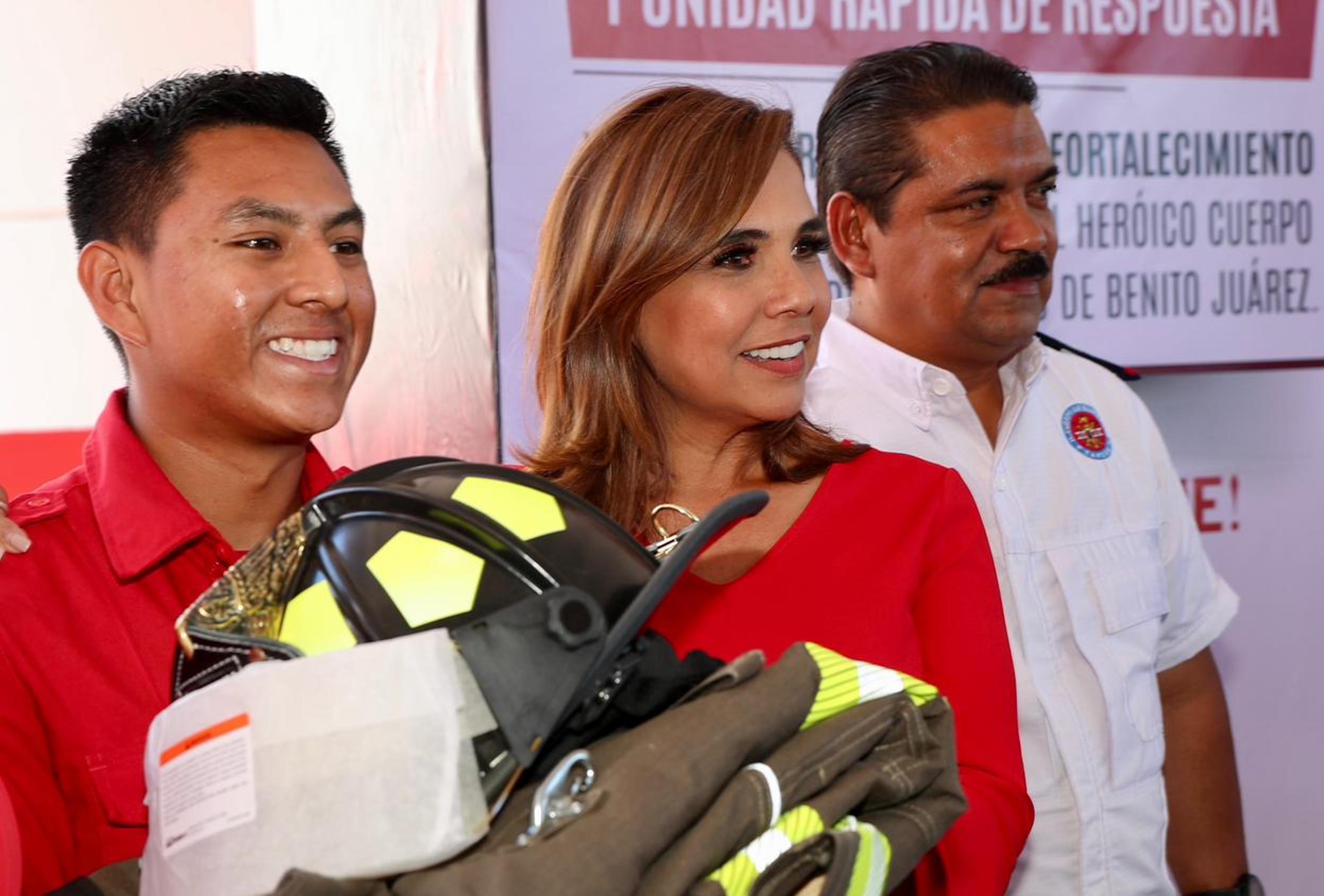 equipan a bomberos de Cancún